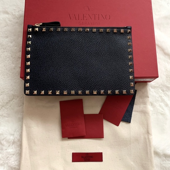 NEW Authentic Valentino Rockstud Leather Pouch - Picture 1 of 10